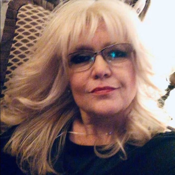 Meet your Posher, Adela - Picture 2 of 2